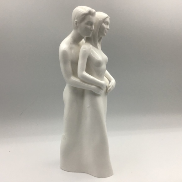 Coalport Moments In Love Bone China Figurine Made in England 2000 - Picture 6 of 10
